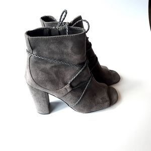 Rialto Faux Suede Shoes Gray size 6 womens